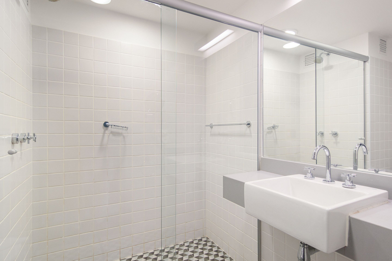 Bathroom 4, Selina Gold Dust, Miami-Dade