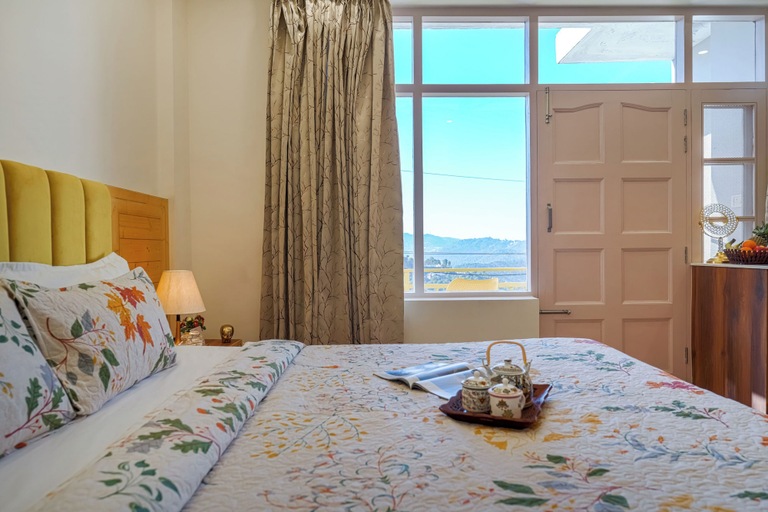 Room 3, Hillshades Retreat by Alaya Stays 6BHK, Solan