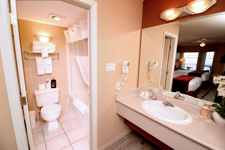 Bathroom 3, Casa Grande Inn, Nanaimo