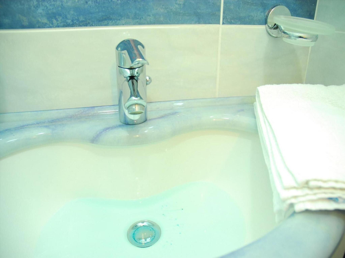 Bathroom 4, Hotel Veliero, Rimini