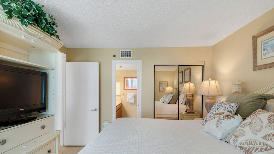 Others 5, Beachcrest, Walton
