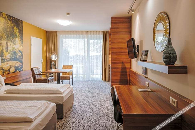 Others 4, Hotel Süd Graz, Graz