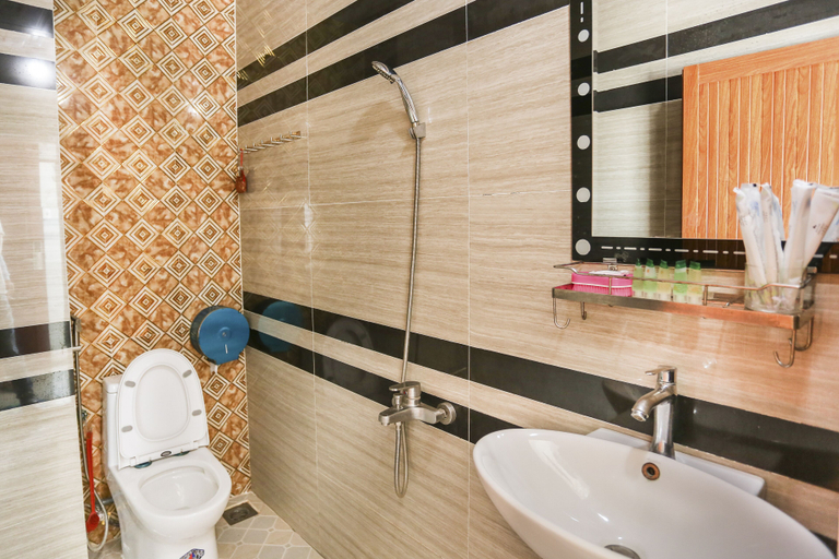 Bathroom 3, Lucky Hotel, Qui Nhơn