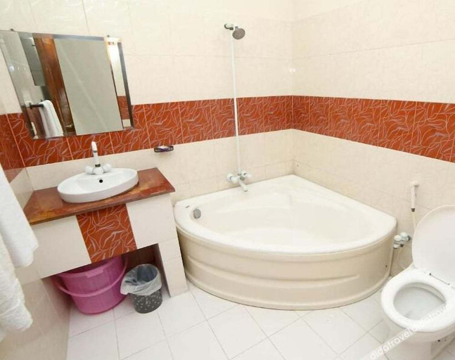 Bathroom 3, Hotel Premier Inn Grand, Lahore