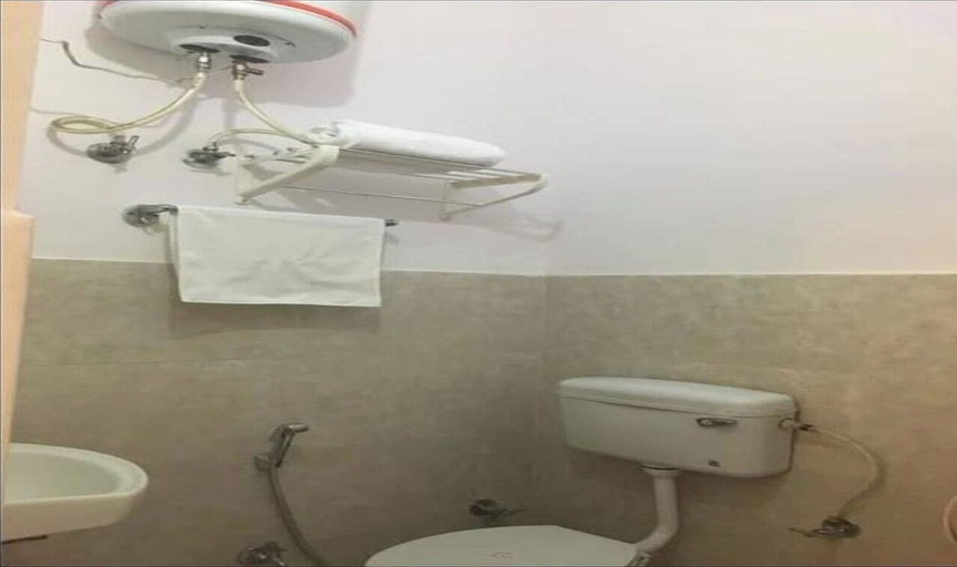 Bathroom, Hotel Aanvi Palace, Varanasi
