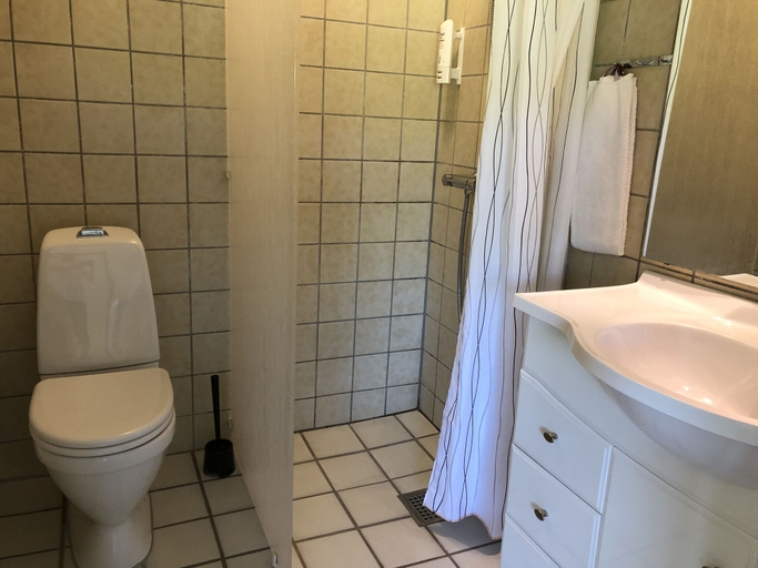 Bathroom 3, Orø Kro & Hotel, Holbæk