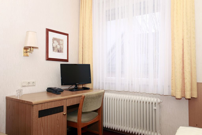 Others 3, Hotel Haus Isenburg, Offenbach