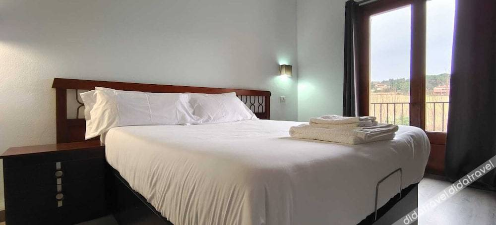 Others 4, Hostal Mega Darnius, Girona