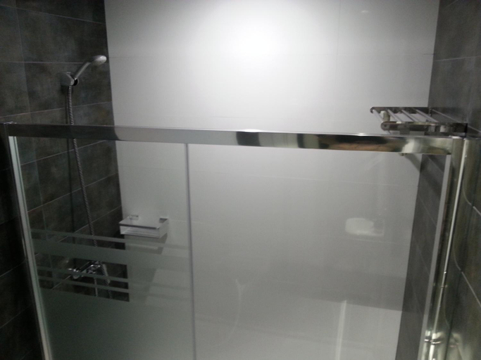 Bathroom 3, Hostel Central Sevilla, Sevilla