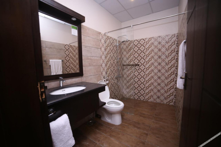 Bathroom 4, Zifan Hotel & Suites, Karachi
