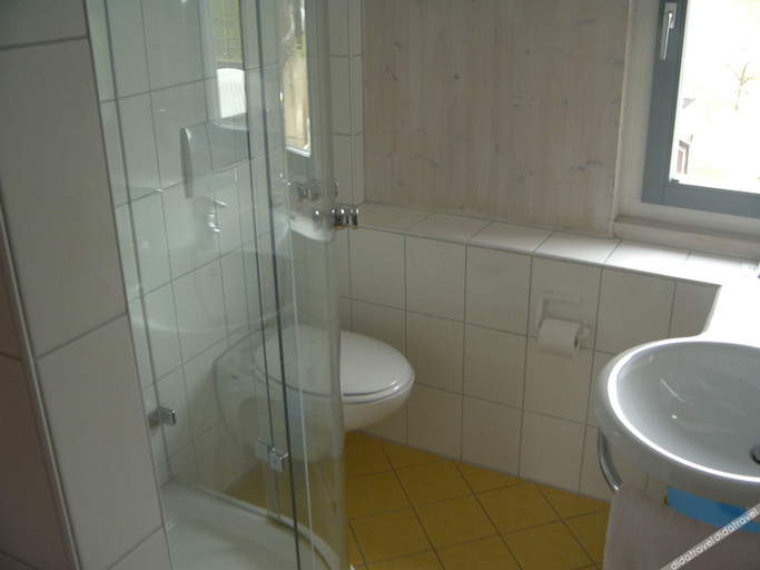 Bathroom 3, Berggasthof Höchsten, Bodenseekreis