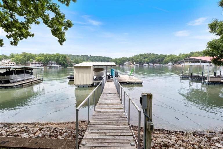 Dock 3, The Kelley's Lakefront Escape Loto, Camden