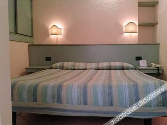 Others 4, Residence Miramare, Imperia