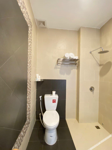 Bathroom 4, Phat Power Hotel, Sihanoukville