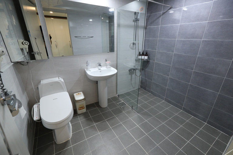 Bathroom, Hotel Marine, Pohang