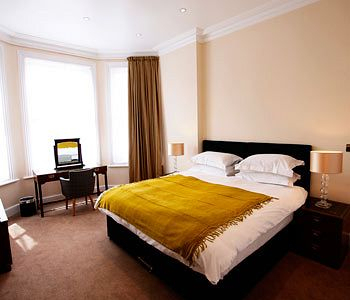 Others 5, Glenlyn Hotel, London