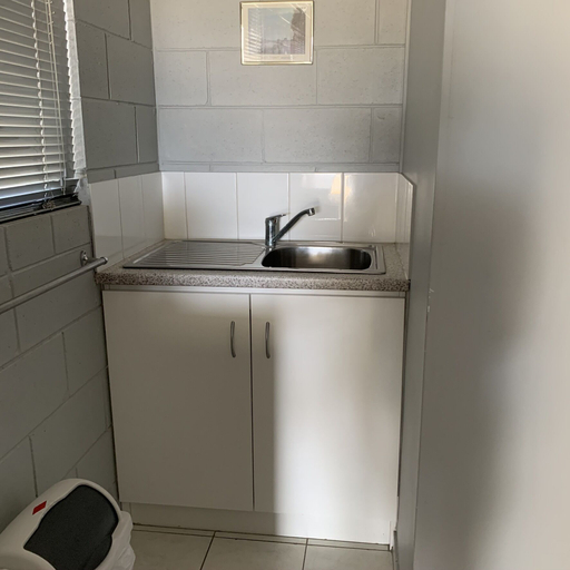 Others 4, Hillview Motel, Charters Towers