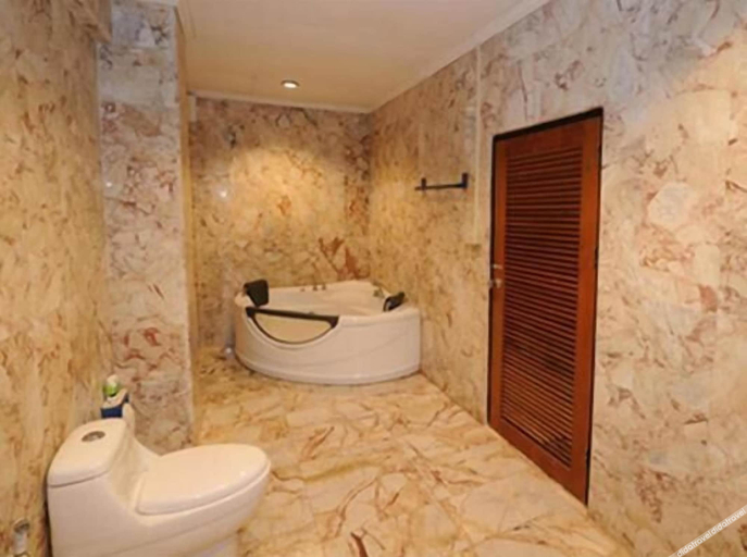 Bathroom 4, Marine Paradise, Pattaya