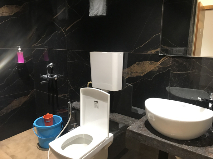 Bathroom, City Point Executive, Pune