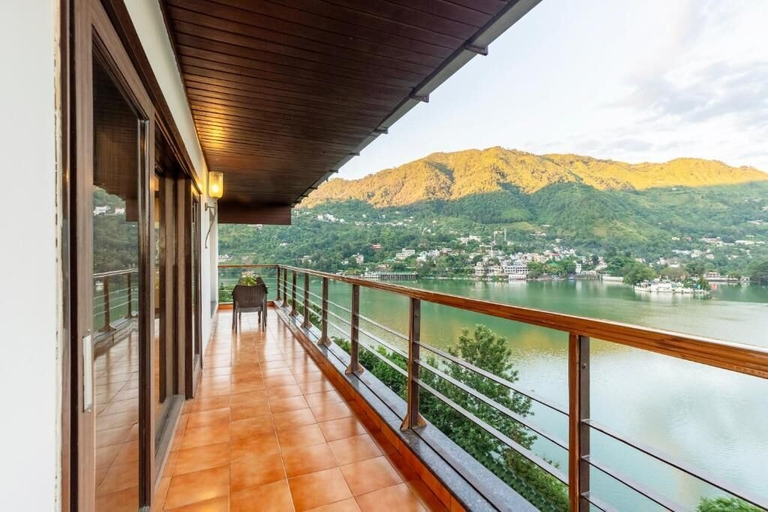 Property grounds, ELIVAAS Lakeview Manor 3-BHK Luxurious, Nainital