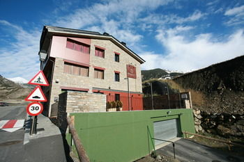 Others 2, Hotel Obaga Blanca