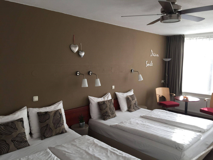 Bedroom 2, Hotel De Kroon, Loon op Zand