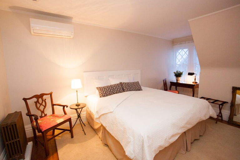 Bedroom 2, InnBuffalo off Elmwood, Erie