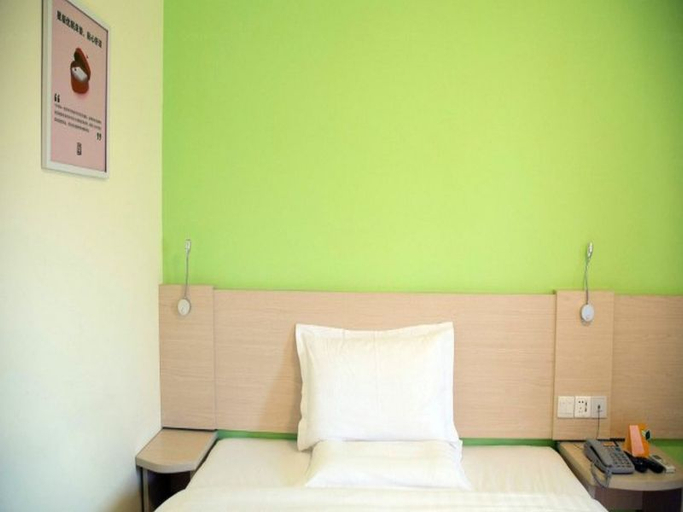 Bedroom 2, 7 Days Inn Xi'an North Economic Development Zone 4th Fengcheng Road, Xi'an