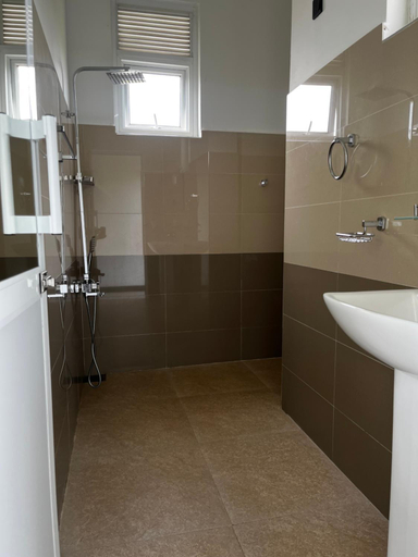 Bathroom 3, Kandy alpine breeze , K.F.G. & G. Korale