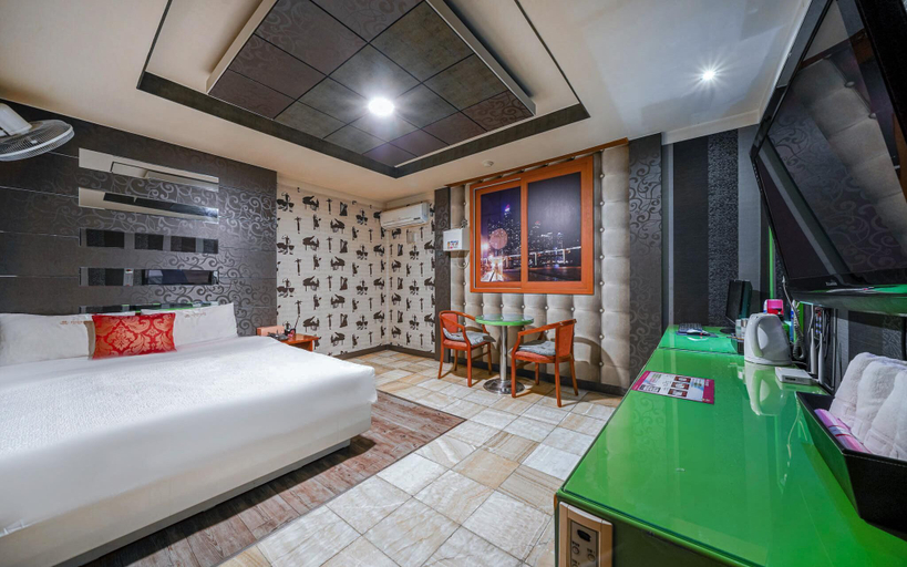 Others 5, Busan Oncheonjang Interpark, Dongnae