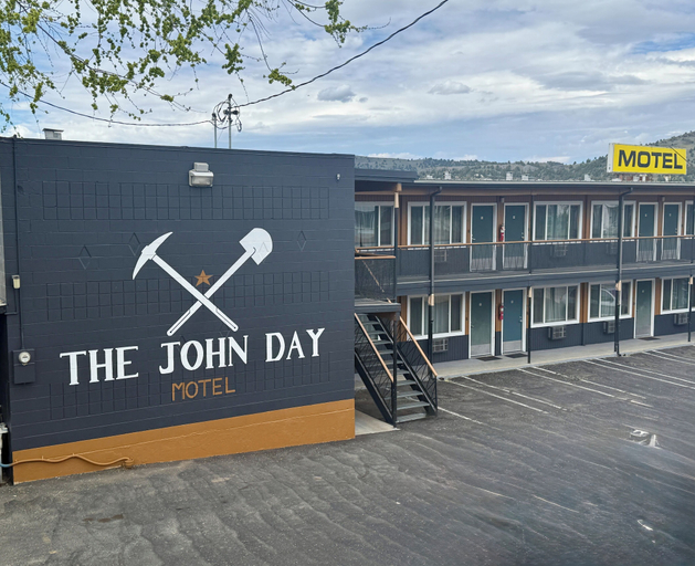 Exterior & Views 2, The John Day Motel, Grant