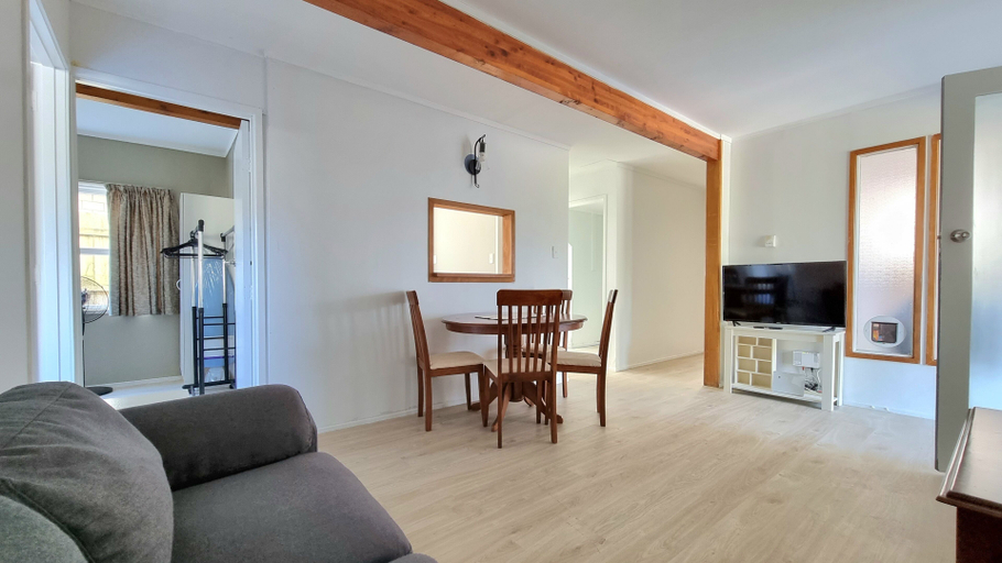 Others 3, Lovely 2- Bedroom Unit with Free Parking, Waitakere