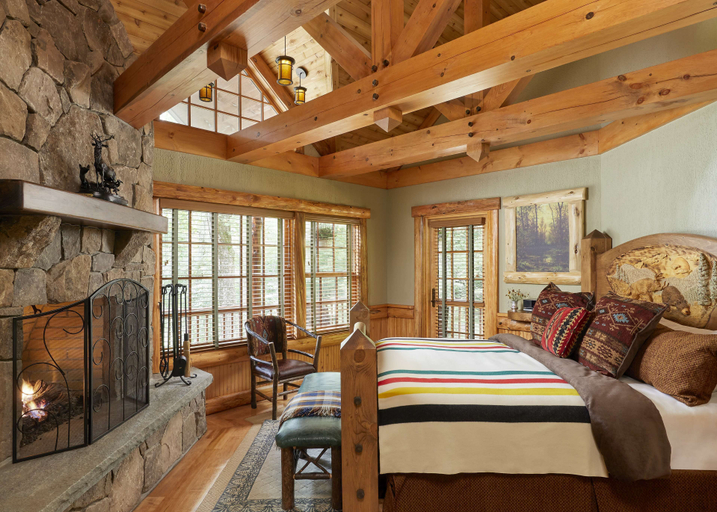Others 4, The Chatwal Lodge, Sullivan