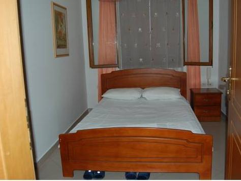 Others 2, Hotel Berati, Beratit