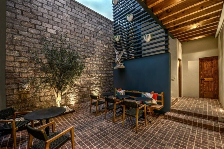 Others 5, Casa Cien Hilos, Allende