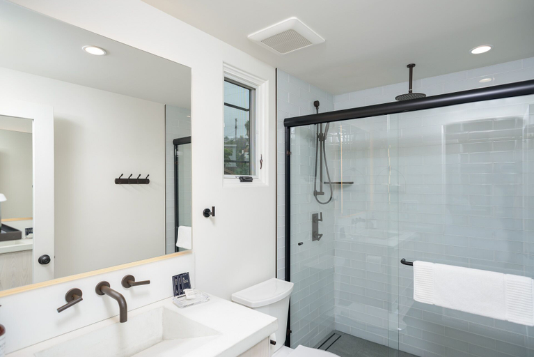Bathroom 3, North Beach Villa, Orange