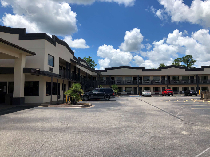 Exterior & Views, River Front Inn, Horry