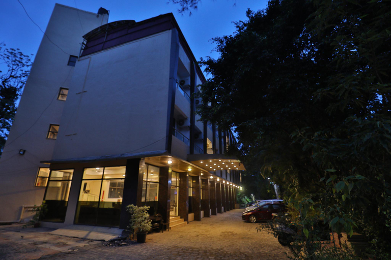 Exterior & Views