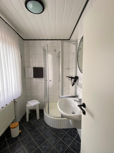 Bathroom 4, Weingut Lehnert-Spater, Bernkastel-Wittlich