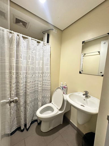 Bathroom 3, Avida Towers IT PARK Fast Wi-fi, Cebu City