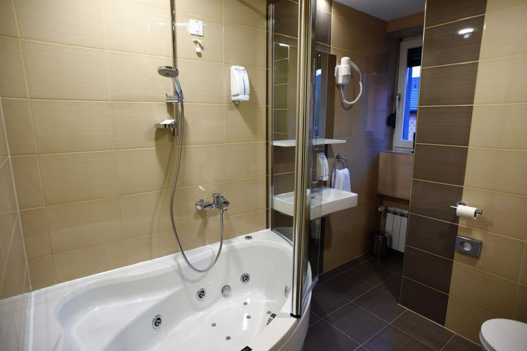 Bathroom 4, Santiny Hotel & Restaurant, Sveta Nedelja