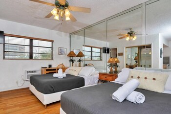 Others 4, Lovely Apt, Hollywood Beach, 1/2 Block From Ocean!, Broward