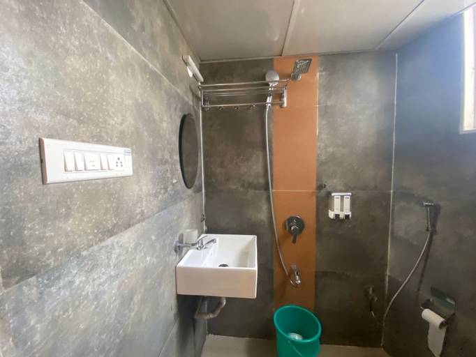 Bathroom 5, Hotel Nirvana Grace, Mumbai Suburban