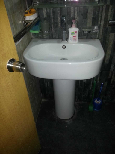 Bathroom 3, Manning Apartment, Thimbirigasyaya