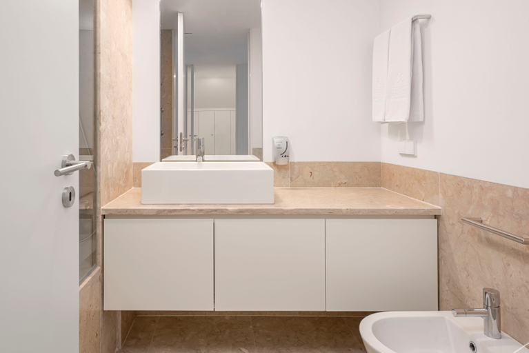 Bathroom 5, Tandem Palacio Alfama Suites, Lisbon