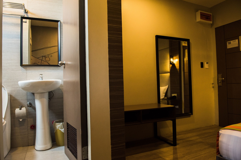 Bathroom 4, Dy Viajero Transient Hotel, Naga City