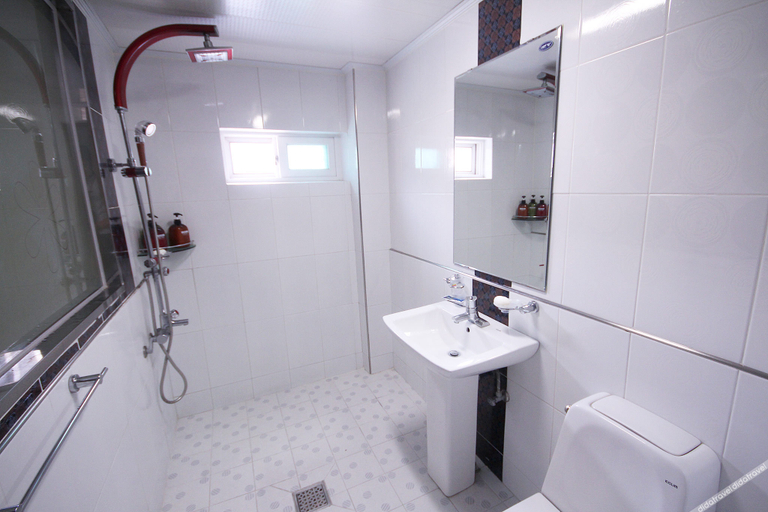 Bathroom 3, Gimcheon One, Gimcheon