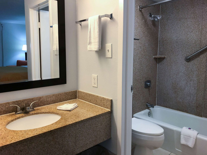 Bathroom, Studio 6 LaPlace, LA, Saint John the Baptist