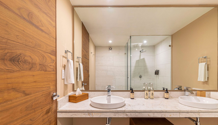Bathroom 4, Horacio by Kukun, Naucalpan de Juárez