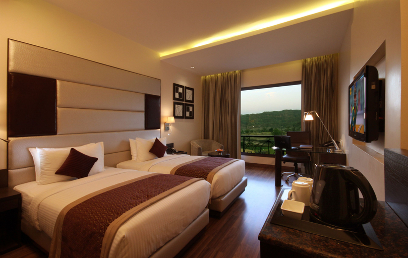 Bedroom 2, Golden Tulip Chandigarh - Panchkula, Panchkula